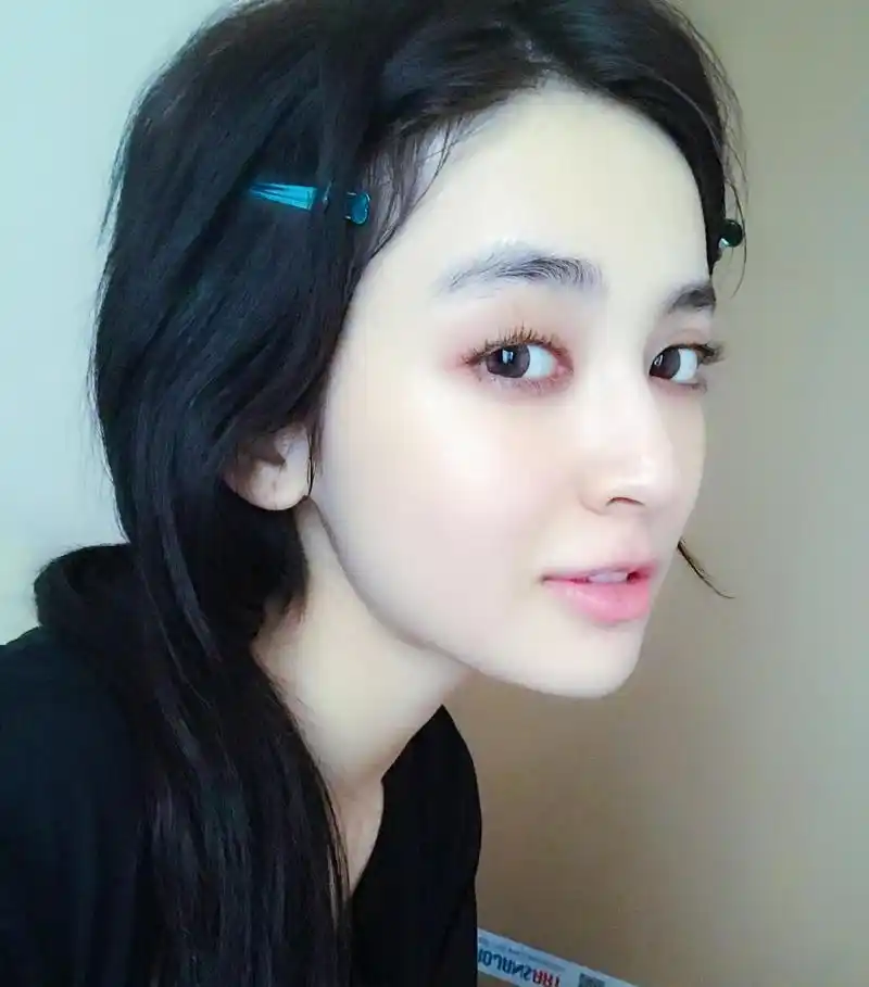 女星卸妆后,李冰冰70分,看起来五官不错,只是脸色不是很好,有点憔悴