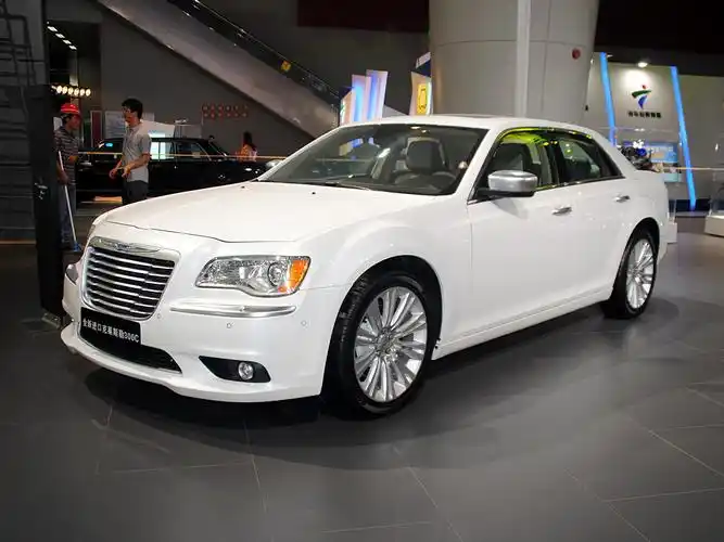 进口克莱斯勒300c3.0l超越版提车价格新款克莱斯勒多少钱