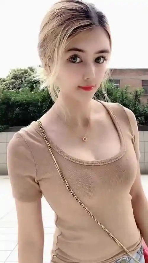 俄罗斯混血儿美女