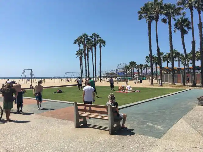 感受一下这个gta5的海滩,顺便安利一波这个日本拉面,真的好吃!