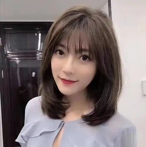 长着尖脸的女性适合什么样的发型?