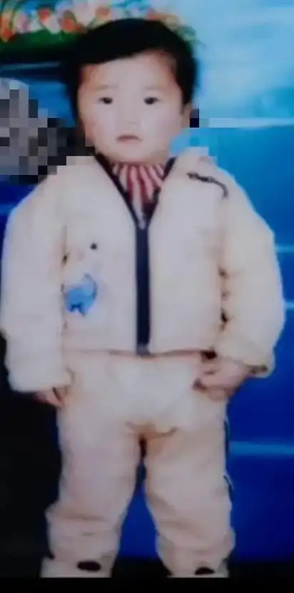 最珍贵的照片         身为男儿身,却抵不了风和雨, - 抖音