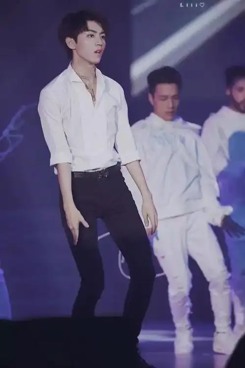 今年刚成年的王俊凯在时尚圈居然这么火了?