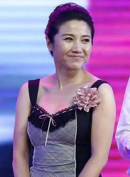 总结:这8位女明星年轻时都是倾国倾城的大美女,,但都没有逃脱祝福的