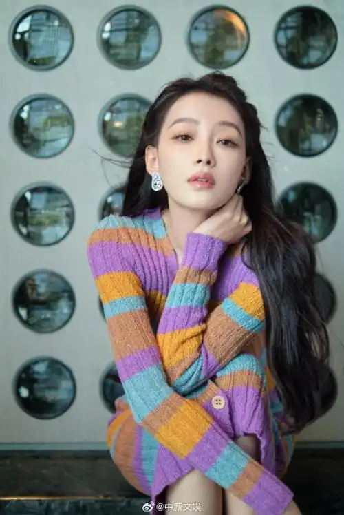 孙怡深秋美拉德风##孙怡四色针织连衣裙