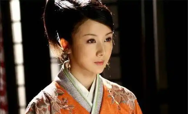 孙菲菲变成鬼了孙菲菲整容整的很难看吗现在样貌曝光