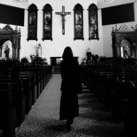 唯美女生黑白头像背影黑白背影微信头像女生伤感