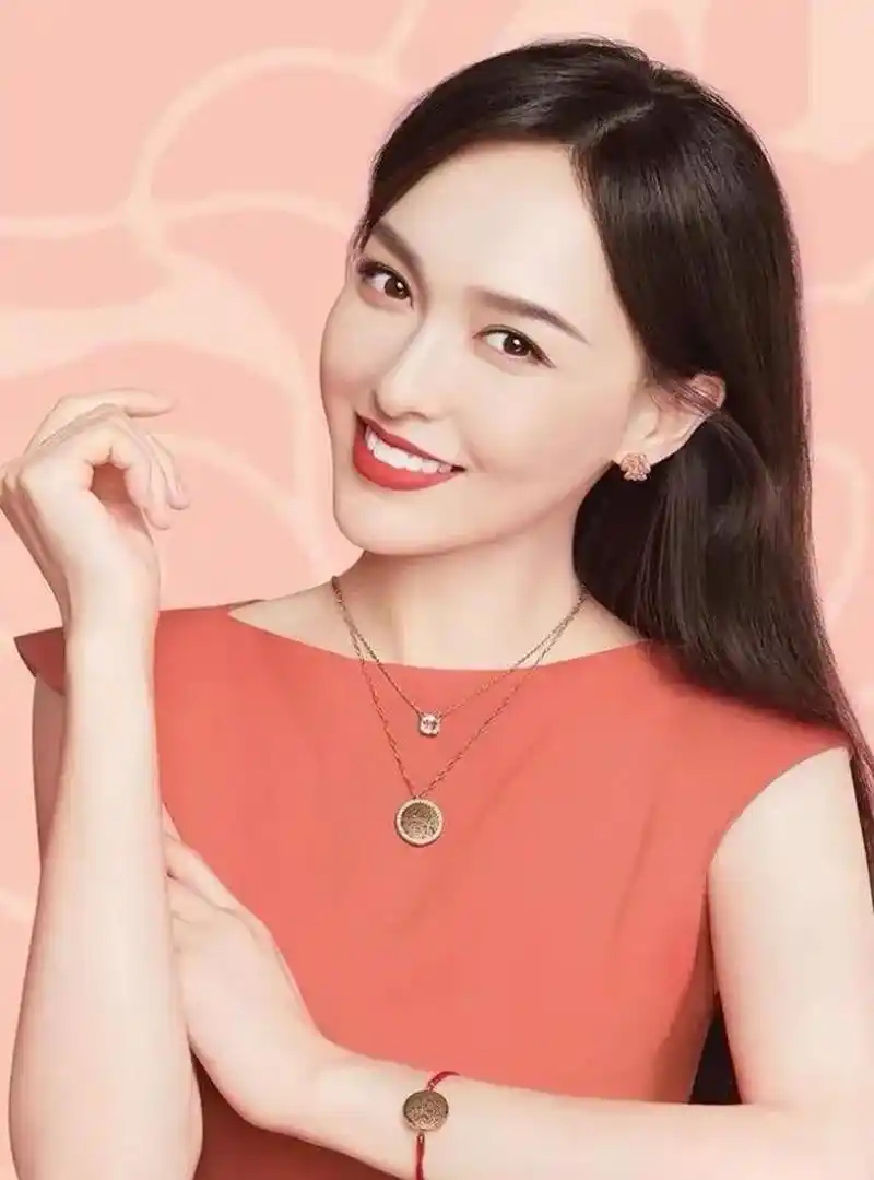 唐嫣绝美高清近照一组,女神的笑靥竟能融化最冰冷的心