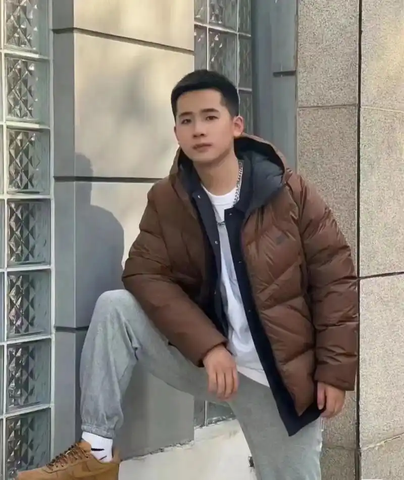 nike衣 灰色裤 小 - 抖音