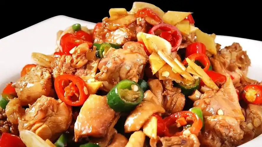 "烧椒童子鸡"的家常做法,鸡肉鲜嫩椒香浓郁,越吃越过瘾|仔鸡|鲜嫩