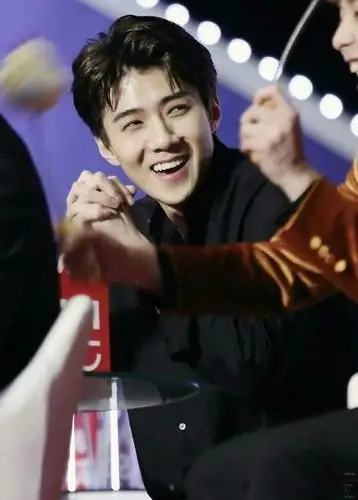 吴世勋的月牙眼微笑合集,屏幕前的你们笑了吗