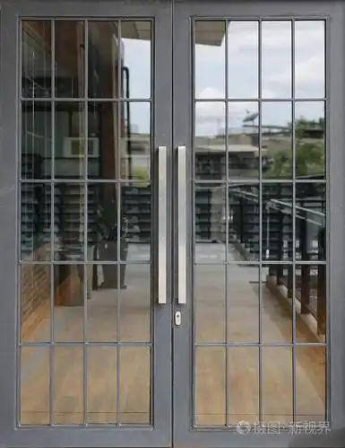 咖啡馆的特写玻璃门.前视图照片-正版商用图片0tze4u-摄图新视界