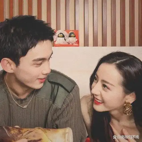 吴磊:一句话就化解迪丽热巴的年龄焦虑,凭实力带着姐姐暴富