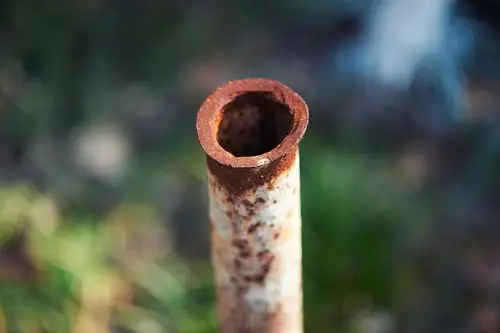 一根有故事的铁管 摄于:nju·仙林校区·行政楼北楼&