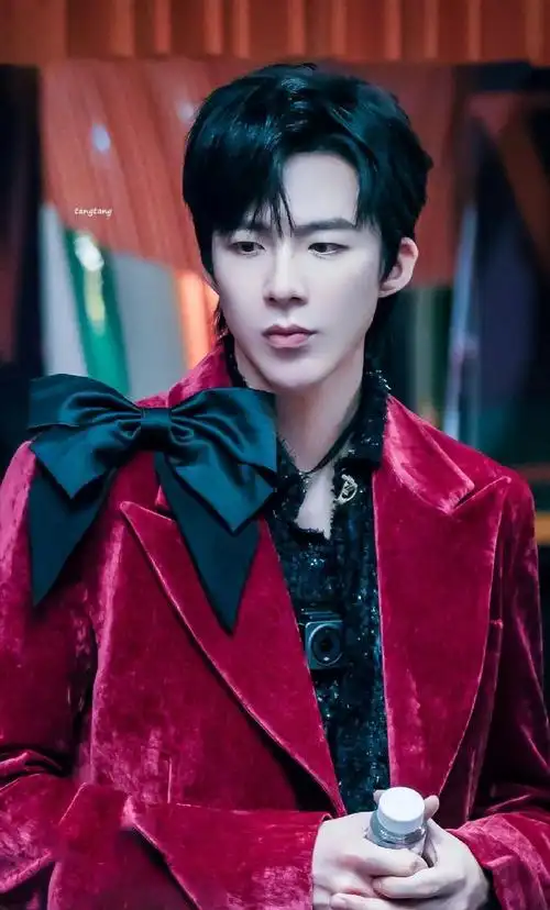 刘宇宁就是帅!就是帅!现代的妆发也帅!