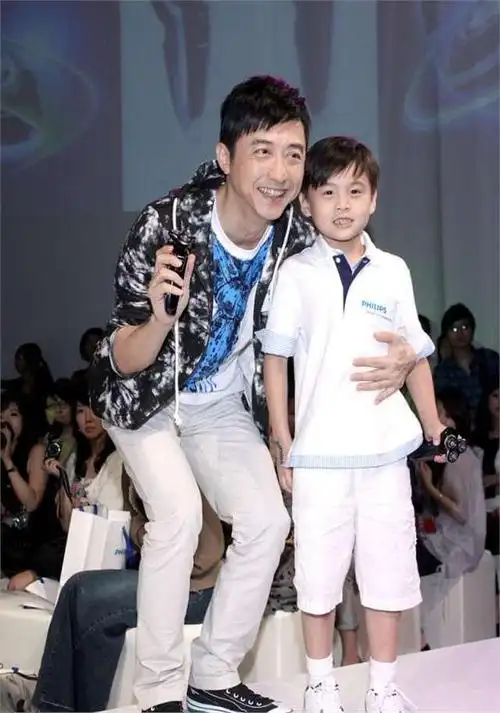 庾澄庆:儿子是知名歌手,现在62岁的我不敢老去,还需照顾老母亲