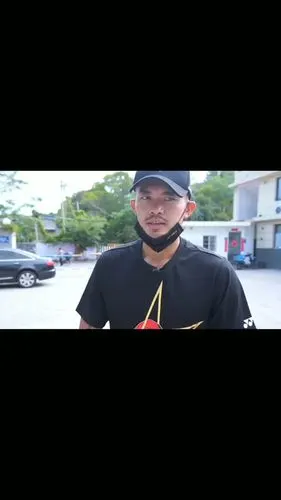 林丹扮猪吃老虎野球馆大显身手惊呆路人