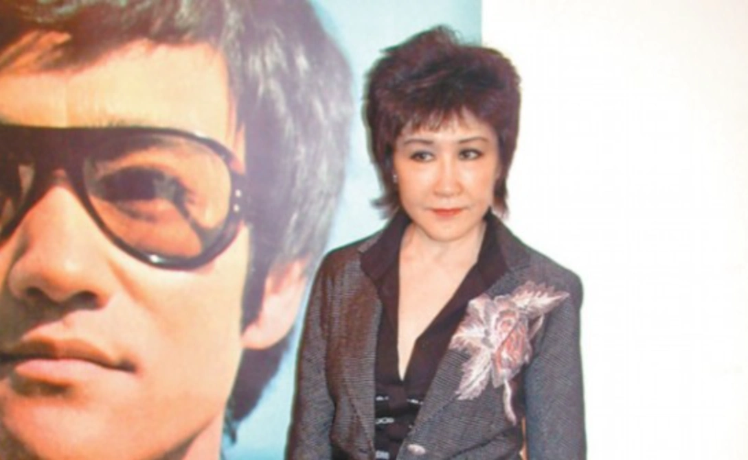 48年前李小龙死在她床上,被骂了40多年的丁佩,如今过得怎么样?