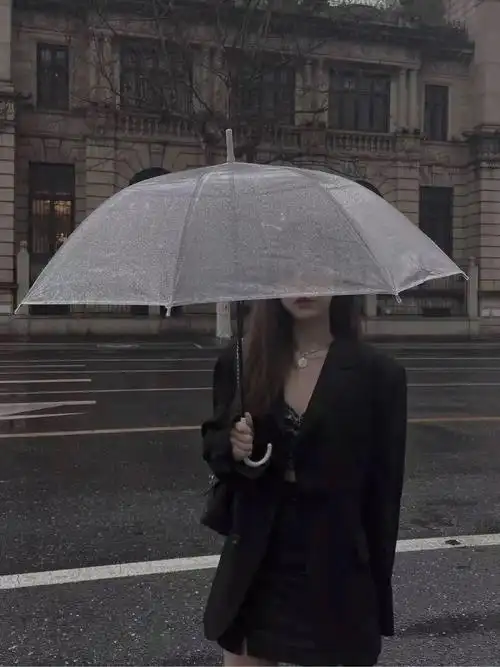 雨天打伞74素材