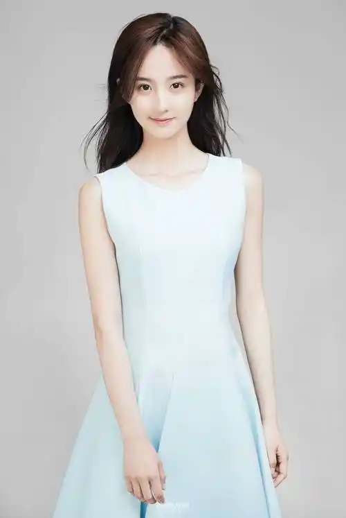 许晓诺一袭青衣甜美可人清新写真