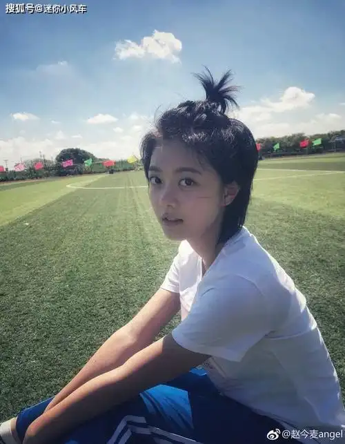 "林妙妙"是史上唯一一个将6层长袜穿成堆堆袜的人,意外很潮