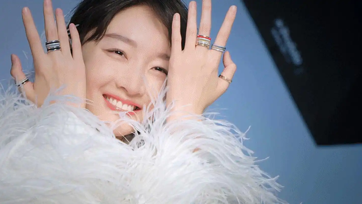 周冬雨# 1992年1月31日出生于河北省石家庄市,因主演张艺谋执导的