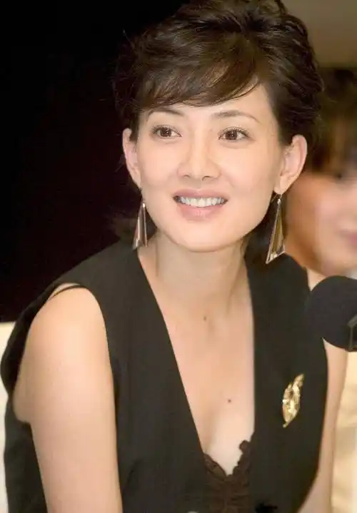 牛莉的幸福经:与普通人结婚生孩子,就是我这一辈子最正确的决定_母亲