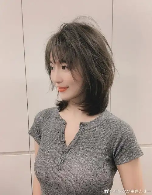 摩根烫"发型其实在2018年底的时候就已经很流行了"摩