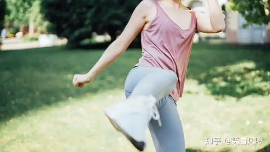 有能激励自己健身的女生身材的壁纸吗