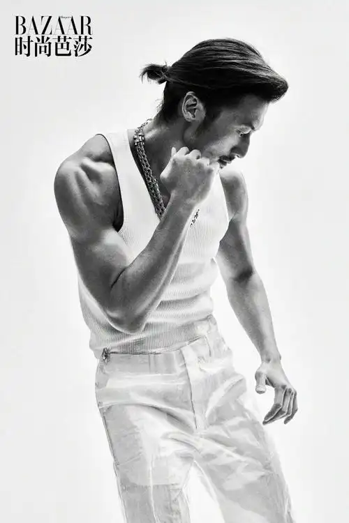 谢霆锋登上《时尚芭莎》十二月刊封面大片.