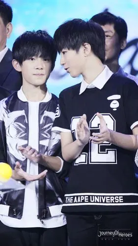 tfboys易烊千玺 王俊凯 cr:logo