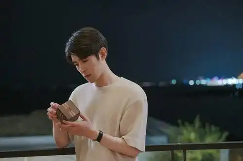 季肖冰新戏引期待好想和你在一起上演冰山男教授2