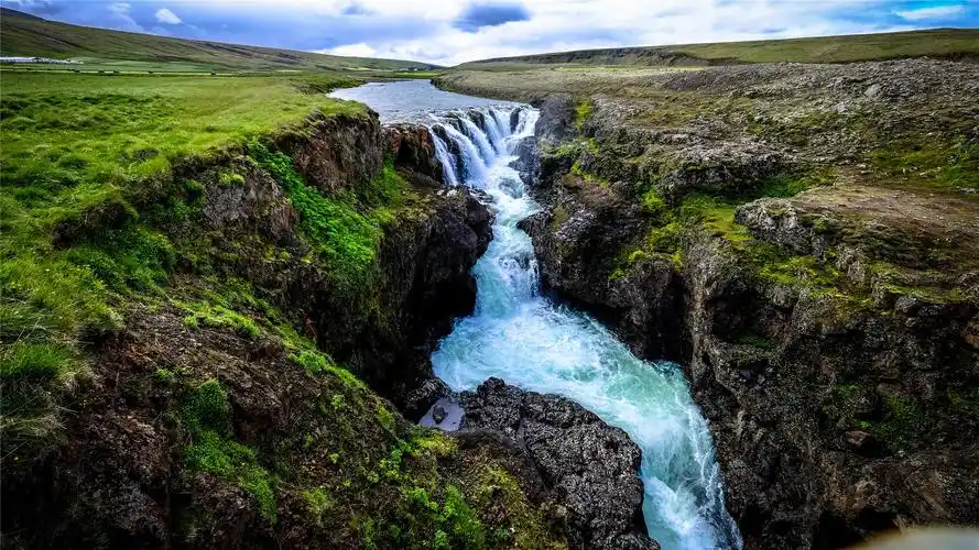 壮观漂亮的瀑布溪流高清桌面壁纸_风景壁纸_壁纸下载_美桌网