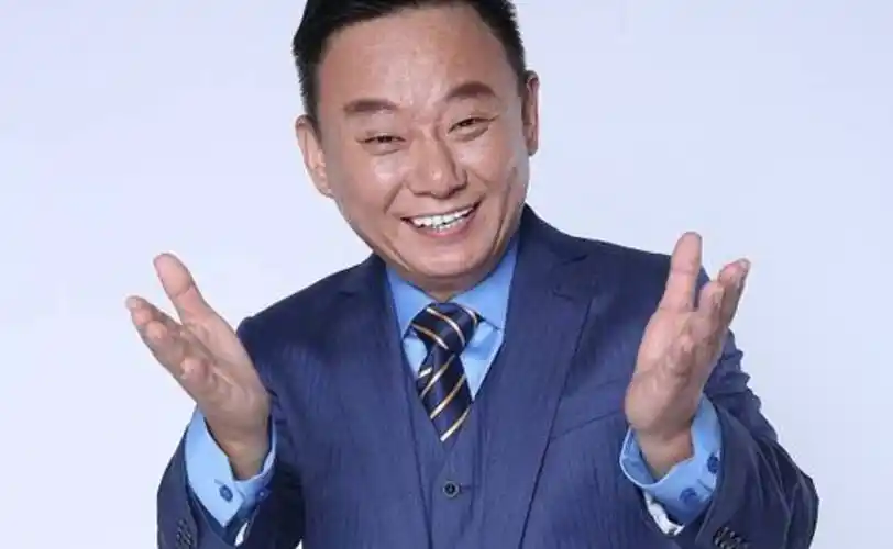 知名小品演员邵峰:妻子患病不离不弃,如今现身街头略显苍老_生活_表演