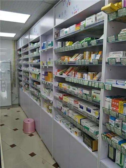 药柜材质:整体框架选用东北樟松木,抽屉帮樟松木插接木,抽屉面板梧桐