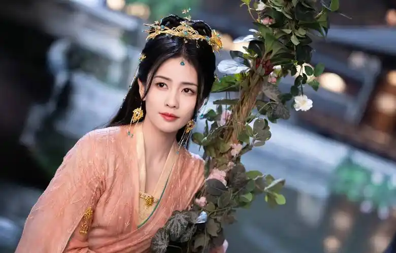 古装美女白鹿清秀可人,眉目传情间尽显迷人魅力_角色_观众_剧中