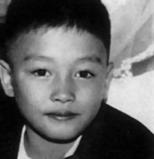 张国荣,1956年9月12日出生于香港九龙,中国香港歌手,演员,音乐人.