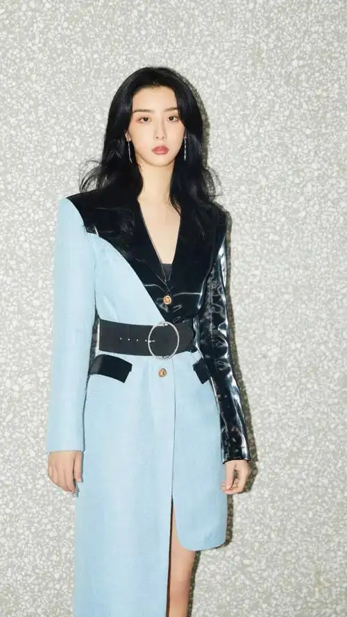 赵小棠拼接西装裙时尚写真手机壁纸_明星_手机壁纸下载_美桌网