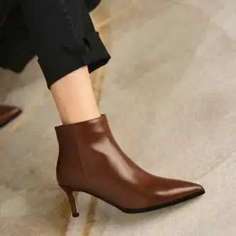 伯爵玛沙轻奢尖头春秋短靴女细跟时尚新款棕色靴子女高跟时装靴单靴