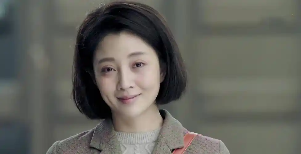 现在的殷桃有空就会更新状态,拿出自己最近的照片,拿出影视剧的剧照