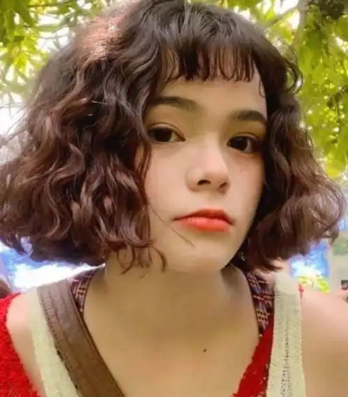 中短发烫发发型合集,这几款烫发发型,卷度小又蓬松,显得头发特别蓬松