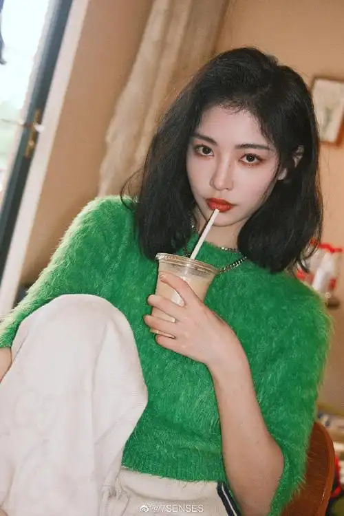 7senses超话@许佳琪kiki目光像月亮 清冷而滚烫向烈光奔跑 她拥有不服