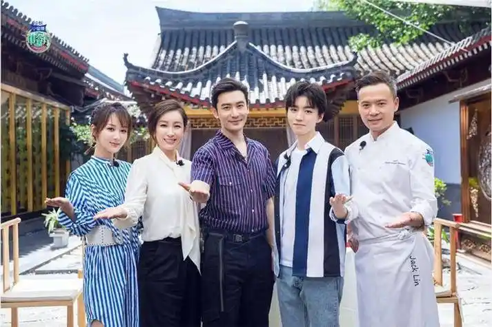 黄晓明领衔,王俊凯成店长,与流量小花组cp_杨紫_网友_新店