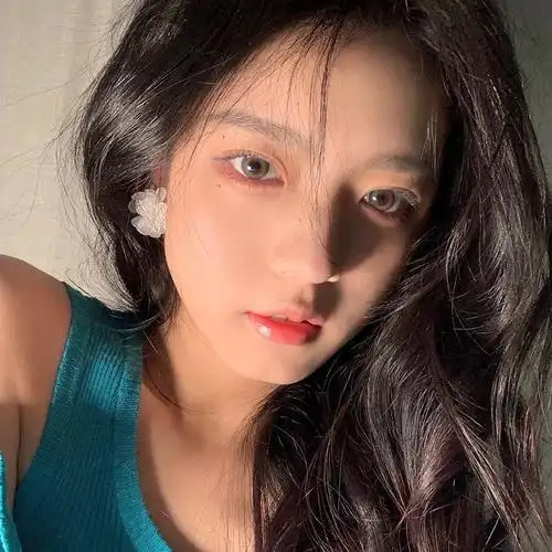 神仙颜值美女自拍个性头像