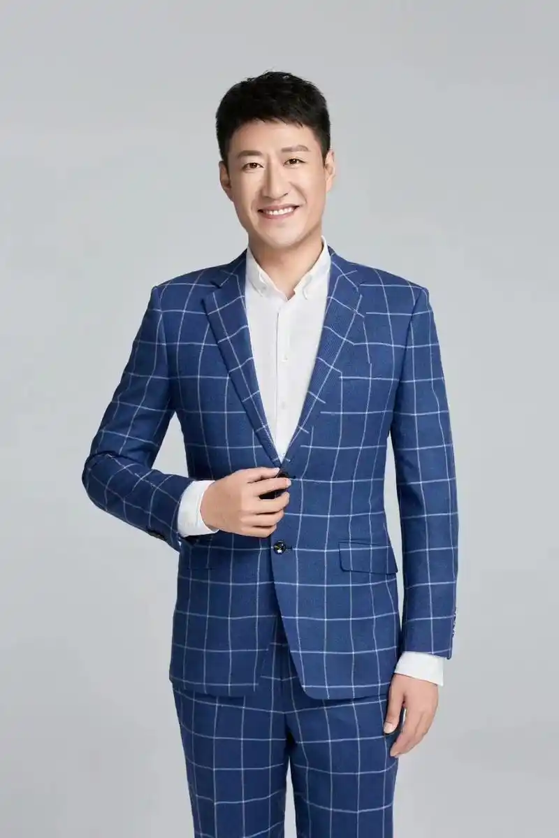 解析:从演艺生涯看明星代言与市场趋势 于震,中国内地实力派男演员,以