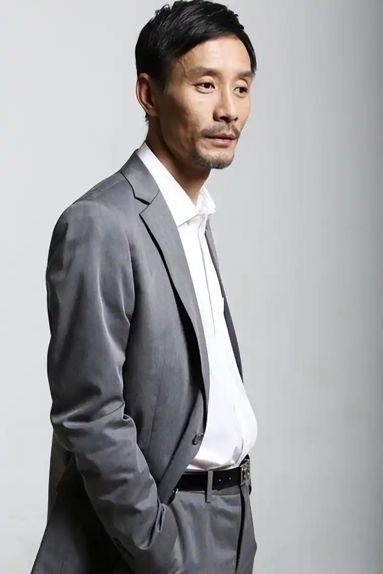 田小洁:从工人到演员的传奇人生 田小洁的传奇人生发生在江南水乡的