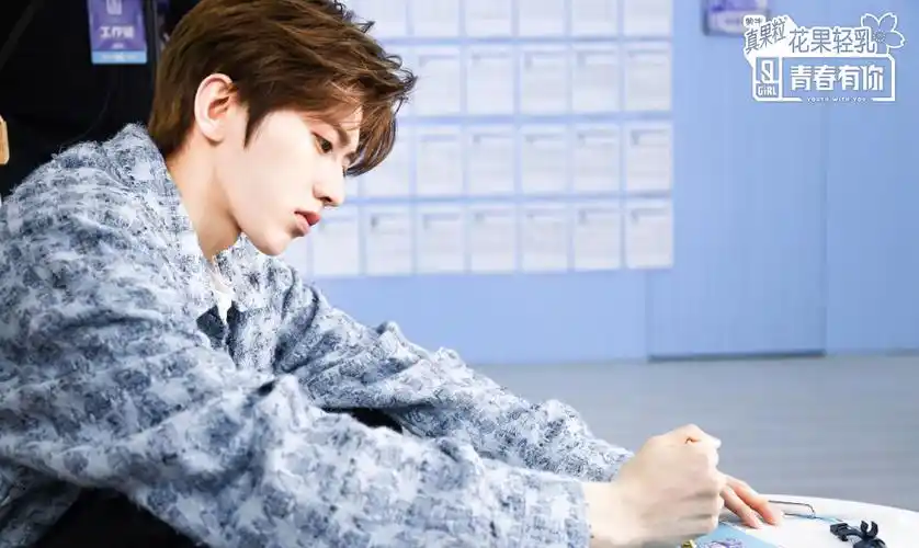蔡徐坤最新帅气壁纸_青春有你2wuli坤坤