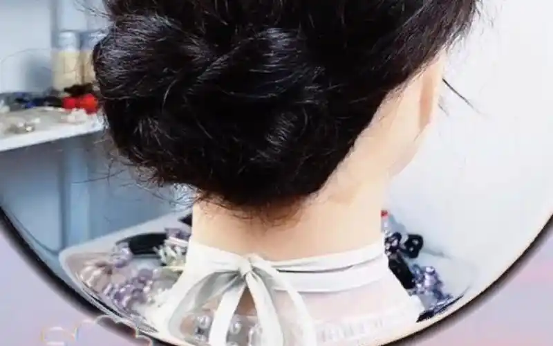 教你穿旗袍如何简单扎发#日常生活实用发型#简单的盘发教程视频#女生