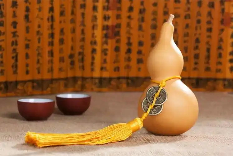 在葫芦界,最出名的莫过于银角大王的紫金红葫芦,那一句「我叫你一声