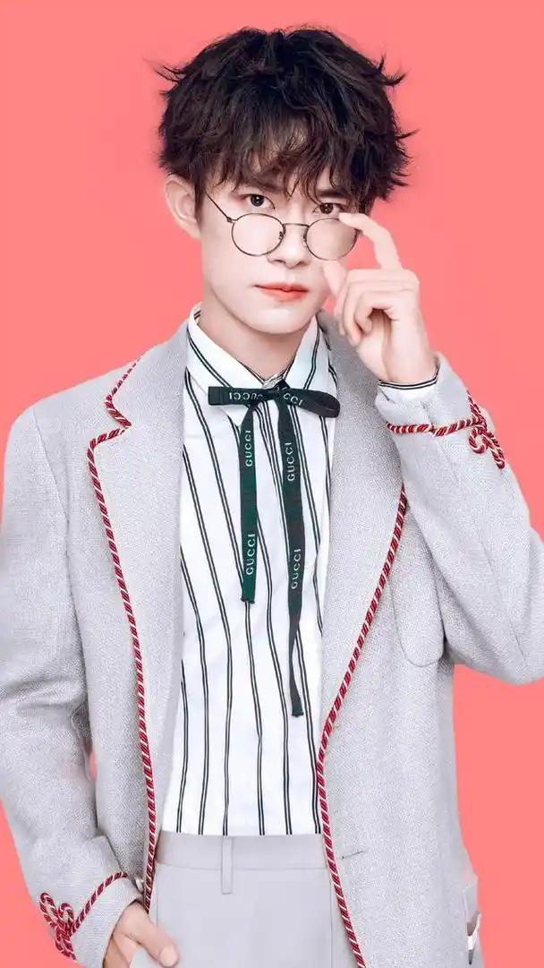 明星系列壁纸～易烊千玺